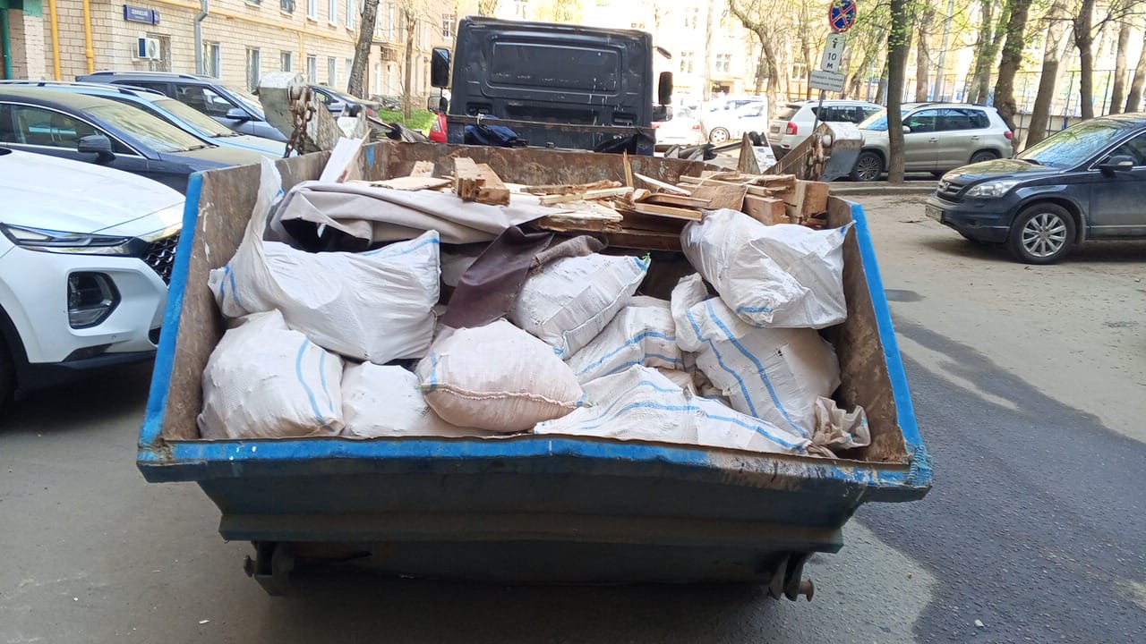 Вывоз мусора из магазина в Серпухове в октябре