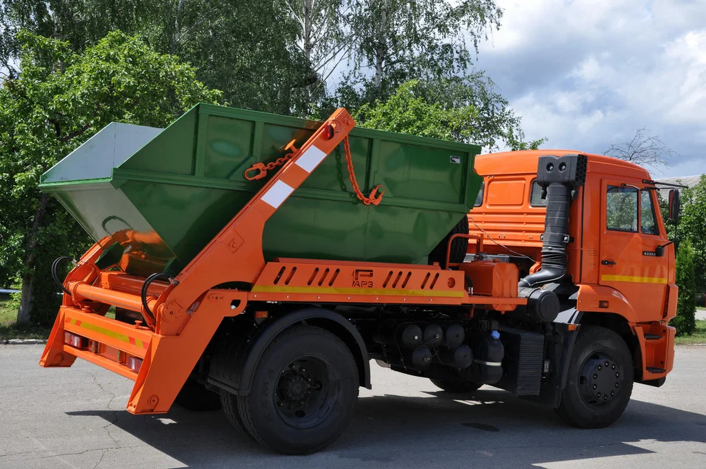 Заказ бункеровоза для вывоза мусора и отходов в Серпухове в октябре