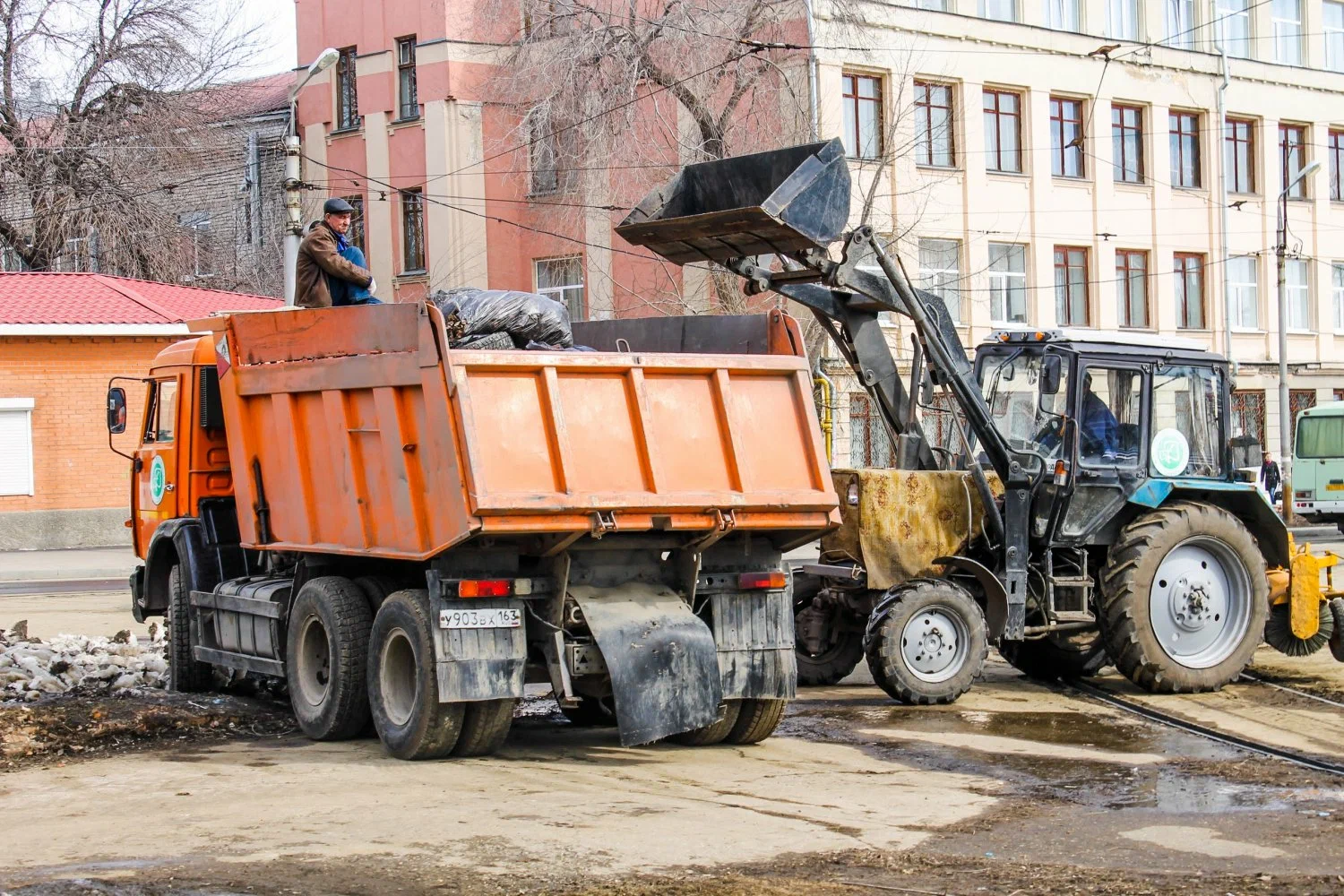 Вывоз мусора Камазом в Серпухове – аренда и заказ Камаза 10 тонн от 2388 руб. в ПроМусор