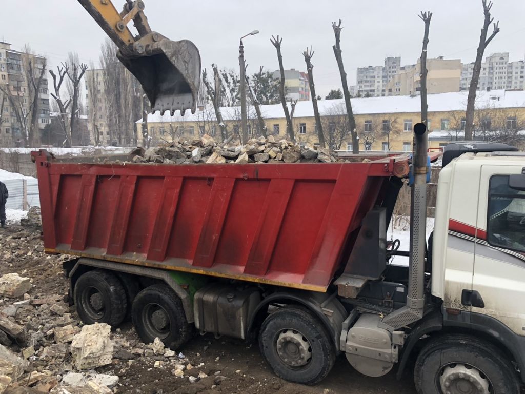 Вывоз мусора Камазом в Серпухове в октябре