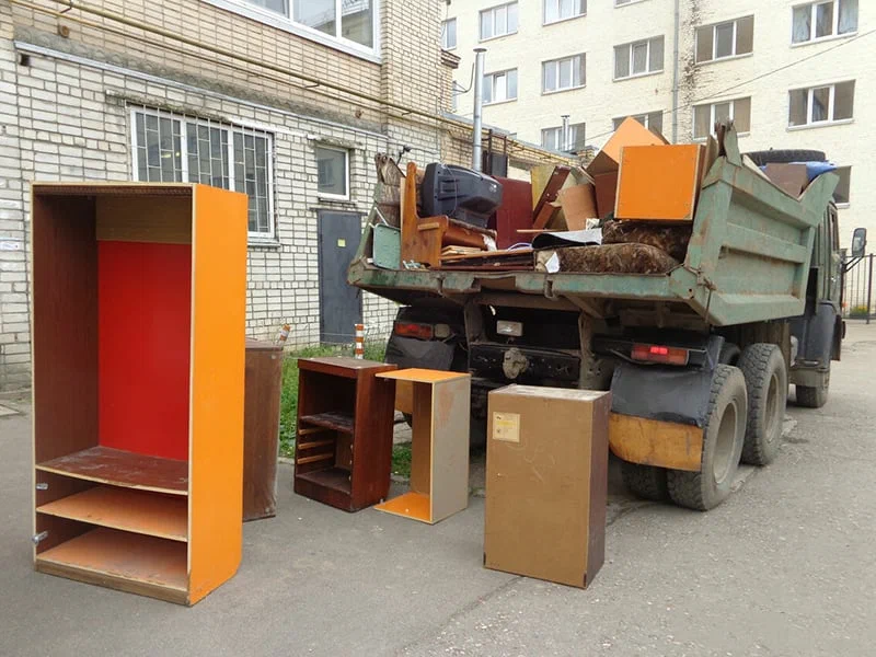 Вывоз шкафа в Серпухове от ПроМусор — недорого, демонтаж, утилизация, вывоз из квартиры от 864 руб