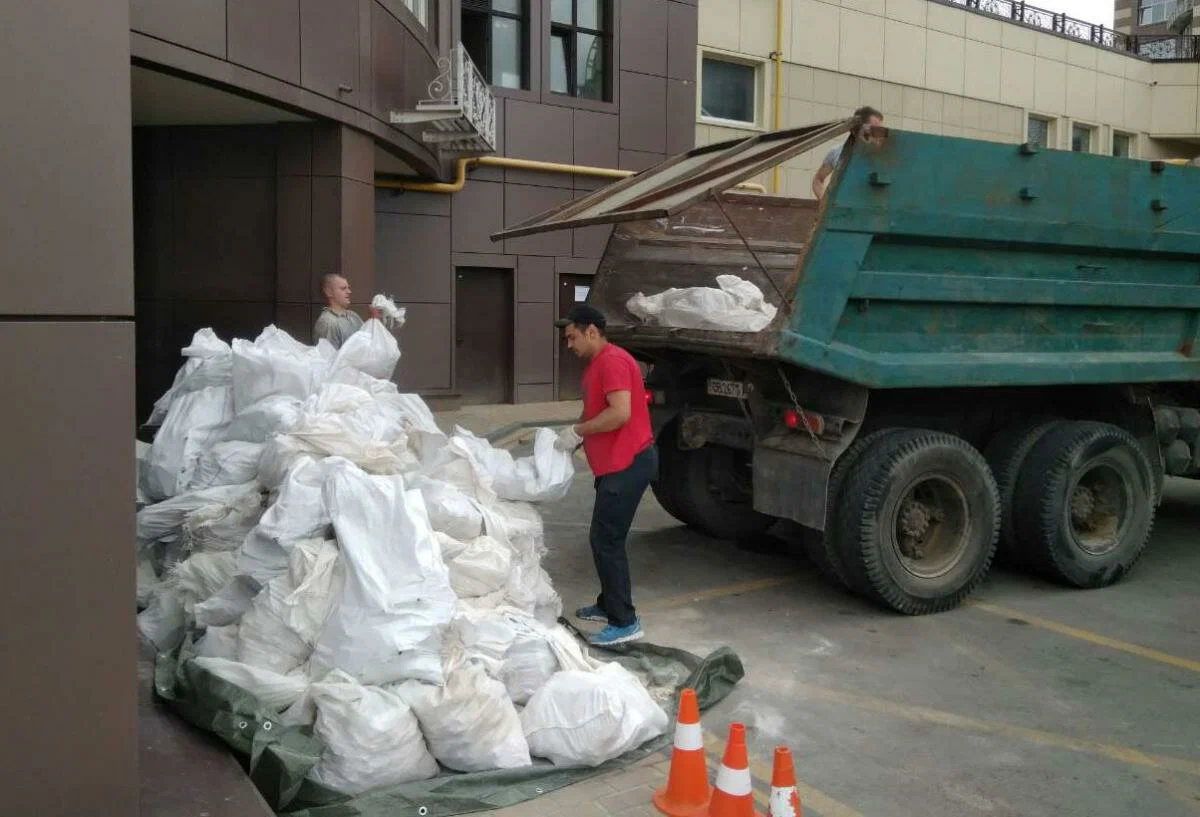 Вывоз мусора из подвала в Серпухове от ПроМусор – уборка, разбор завалов и очистка, цены от 2439 руб