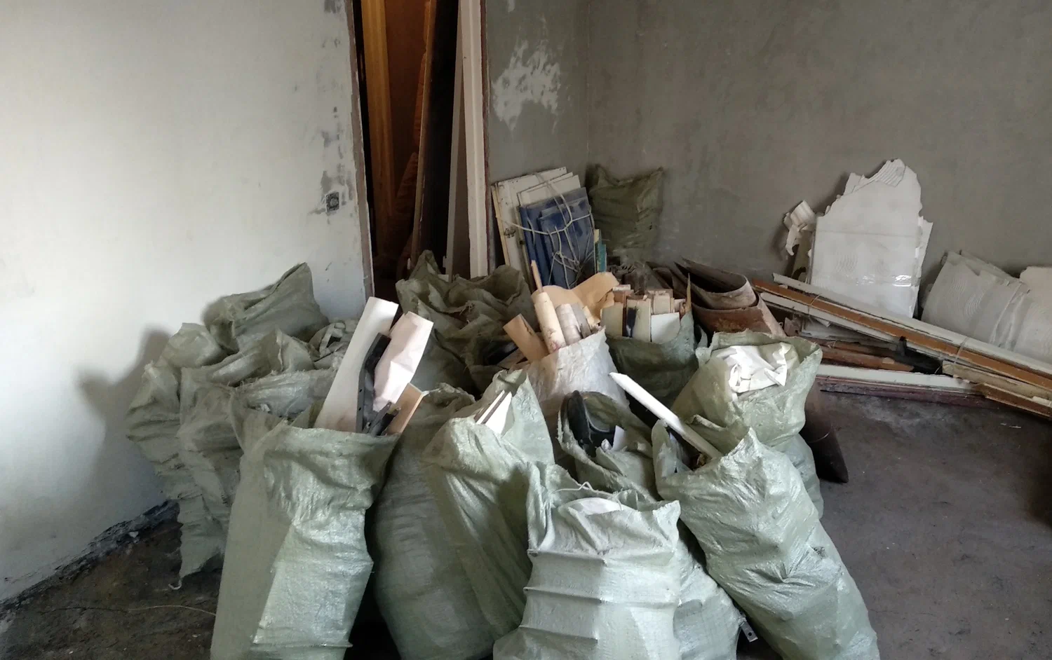 Уборка строительного мусора с вывозом и утилизацией в Серпухове в октябре