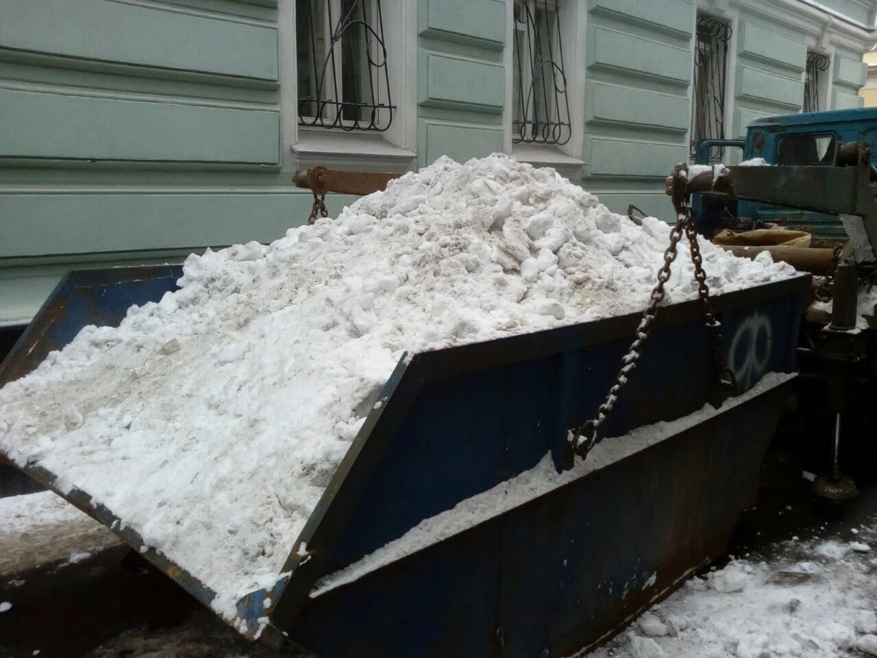 Вывоз снега контейнерами в Серпухове в октябре