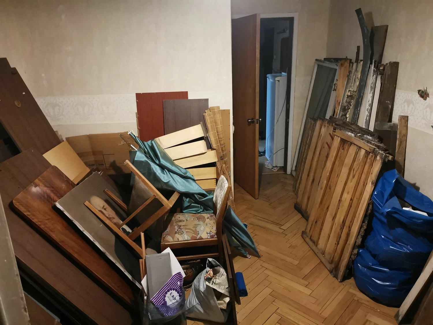 Демонтаж мебели с вывозом и утилизацией в Серпухове в октябре
